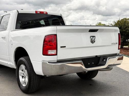 Bright White Clearcoat 2021 RAM 1500 Classic SLT