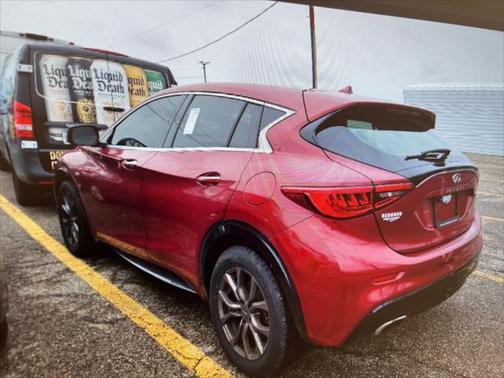 2017 INFINITI QX30 Luxury