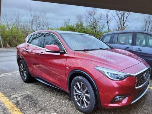 2017 INFINITI QX30 Luxury