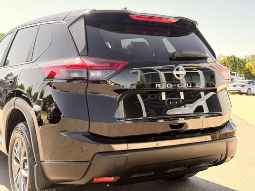 Super Black 2025 Nissan Rogue S