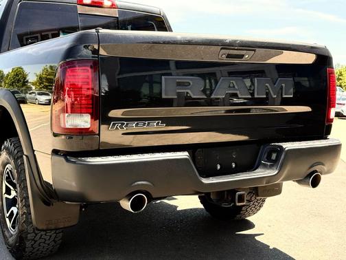 Brilliant Black Crystal Pearlcoat 2016 RAM 1500 Rebel