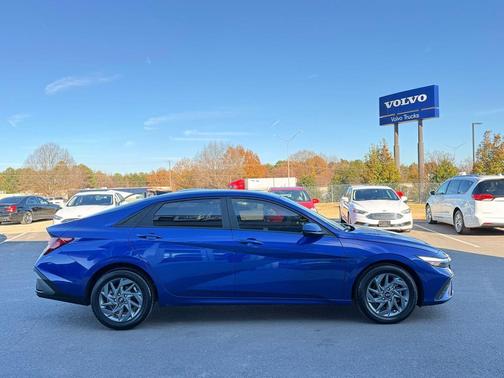2024 Hyundai ELANTRA SEL