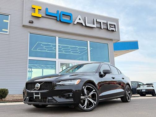 2024 Volvo S60 B5 Plus Dark Theme