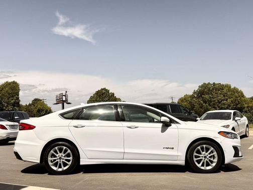 Oxford White 2019 Ford Fusion Hybrid SE