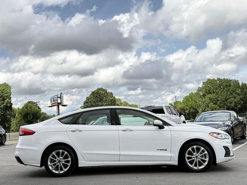 Oxford White 2019 Ford Fusion Hybrid SE