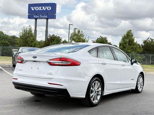 Oxford White 2019 Ford Fusion Hybrid SE