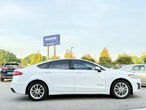 Oxford White 2019 Ford Fusion Hybrid SE