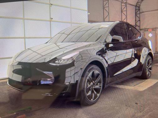 2022 Tesla Model Y Long Range Dual Motor All-Wheel Drive