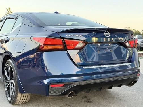 Deep Blue Pearl 2023 Nissan Altima SR FWD