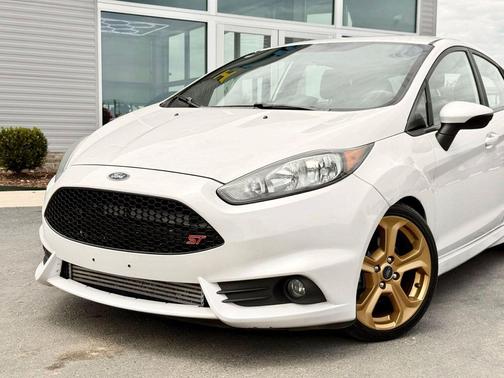 White Platinum Clearcoat Metallic 2016 Ford Fiesta ST