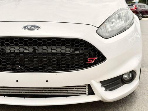 White Platinum Clearcoat Metallic 2016 Ford Fiesta ST