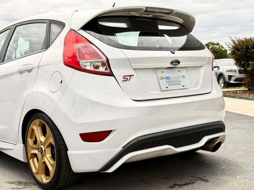 White Platinum Clearcoat Metallic 2016 Ford Fiesta ST
