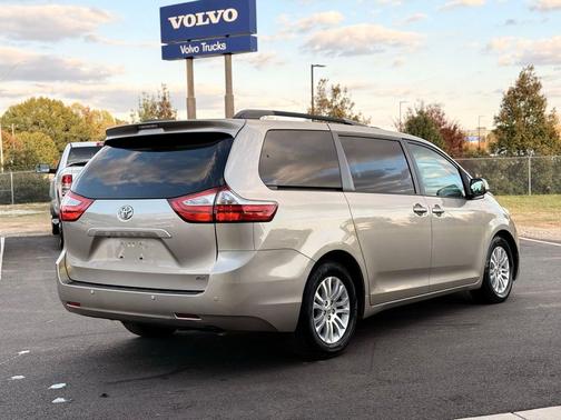 2017 Toyota Sienna XLE Premium