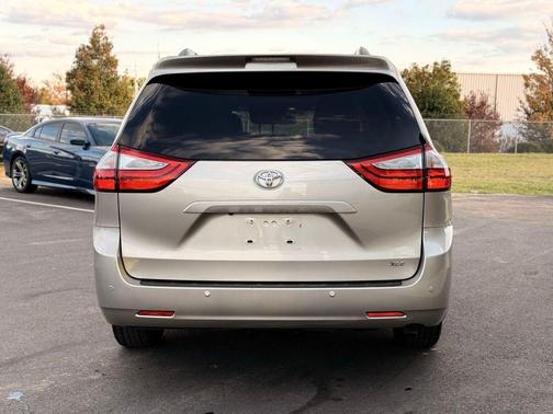 2017 Toyota Sienna XLE Premium