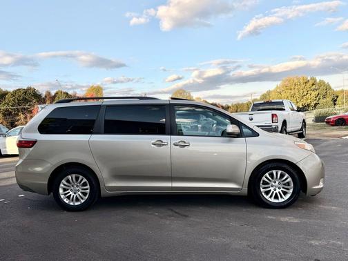 2017 Toyota Sienna XLE Premium