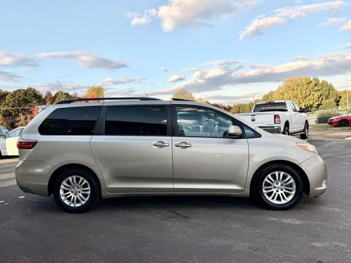 2017 Toyota Sienna XLE Premium