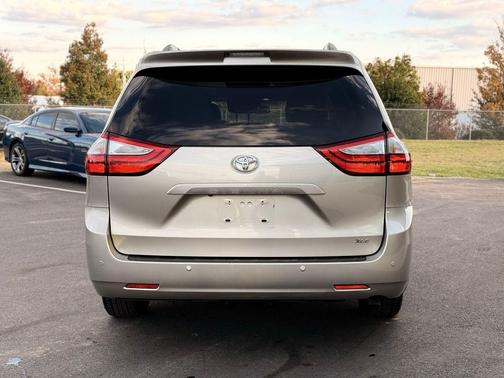 2017 Toyota Sienna XLE Premium