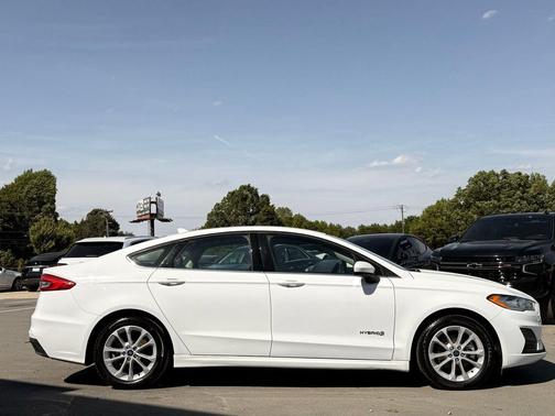 Oxford White 2019 Ford Fusion Hybrid SE