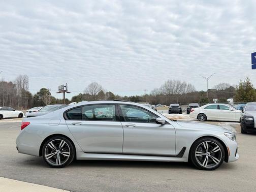 2019 BMW 740 740i