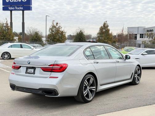 2019 BMW 740 740i