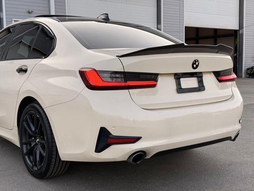 Alpine White 2019 BMW 330 xDrive