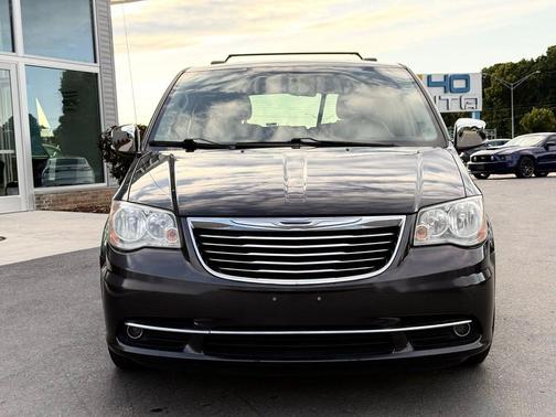 Dark Charcoal Pearlcoat 2012 Chrysler Town & Country Touring-L