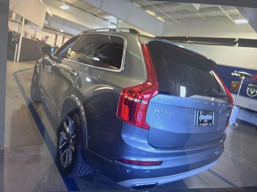 2019 Volvo XC90 T6 Momentum