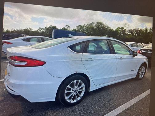 Oxford White 2019 Ford Fusion Hybrid SE