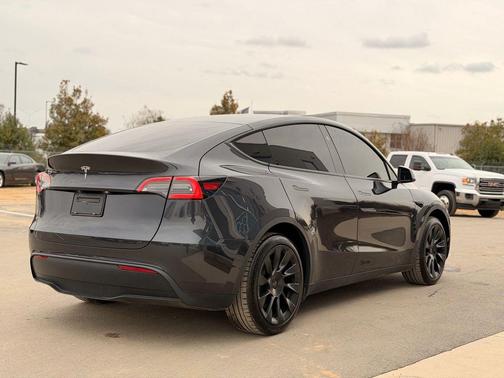 2024 Tesla Model Y Long Range Single Motor Rear-Wheel Drive