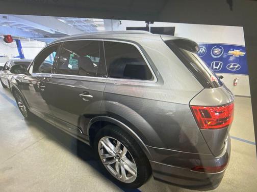 Graphite Gray Metallic 2018 Audi Q7 3.0T Prestige