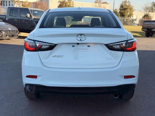 2020 Toyota Yaris Sedan LE