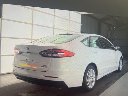 Oxford White 2019 Ford Fusion Hybrid SE