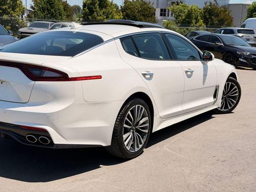 Snow White Pearl 2019 Kia Stinger Premium