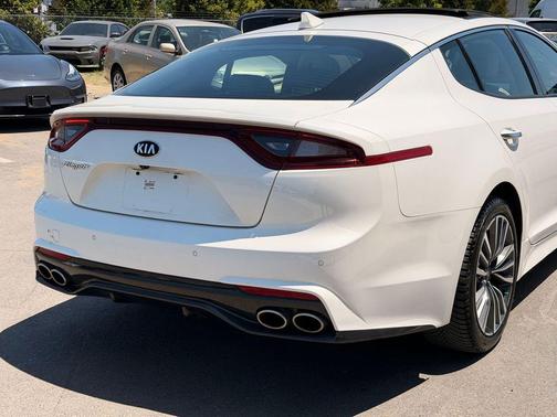Snow White Pearl 2019 Kia Stinger Premium