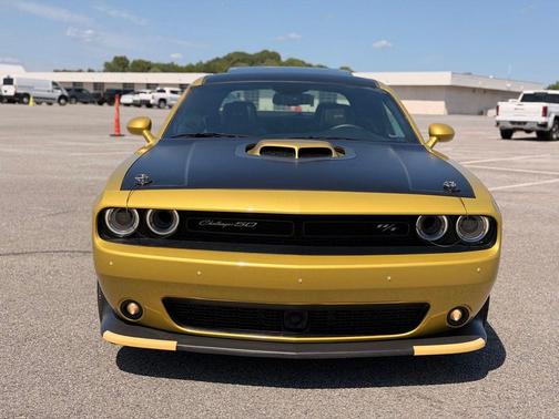 Gold Rush 2020 Dodge Challenger R/T