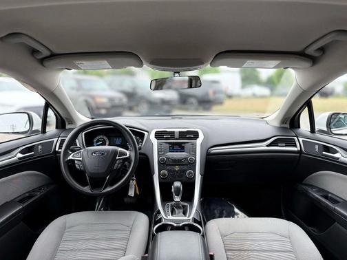 Oxford White 2016 Ford Fusion S