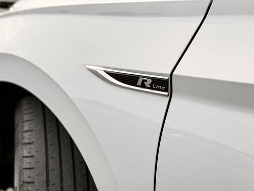 Platinum Gray Metallic 2019 Volkswagen Jetta 1.4T R-Line