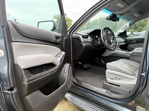 Shadow Gray Metallic 2019 Chevrolet Suburban LT