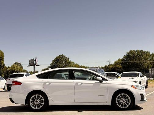 Oxford White 2019 Ford Fusion Hybrid SE