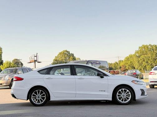 Oxford White 2019 Ford Fusion Hybrid SE