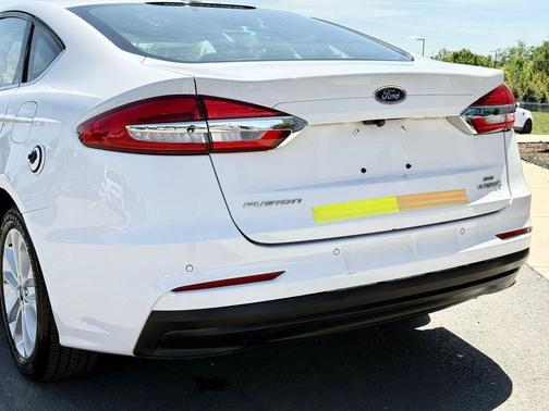 Oxford White 2019 Ford Fusion Hybrid SE