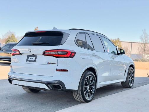 2021 BMW X5 M50i