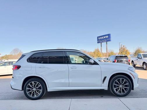 2021 BMW X5 M50i