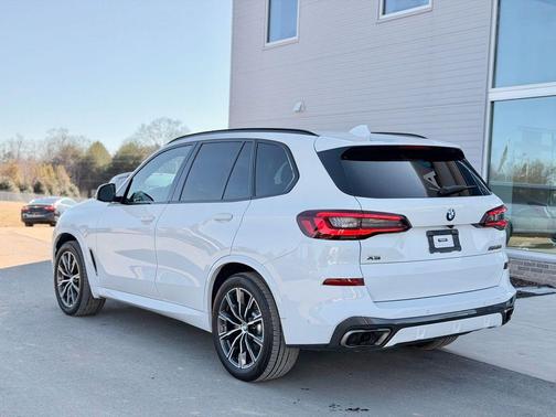 2021 BMW X5 M50i