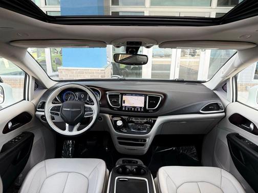 Bright White Clearcoat 2020 Chrysler Pacifica Limited