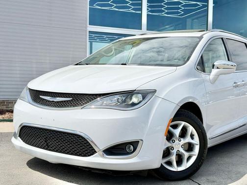 Bright White Clearcoat 2020 Chrysler Pacifica Limited
