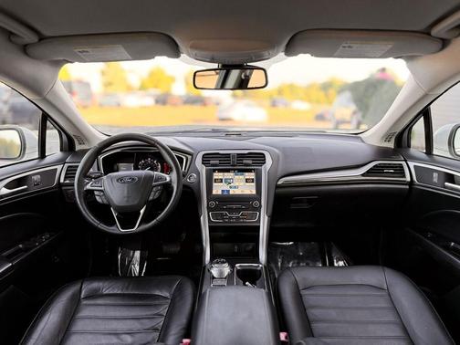 Oxford White 2018 Ford Fusion Hybrid SE