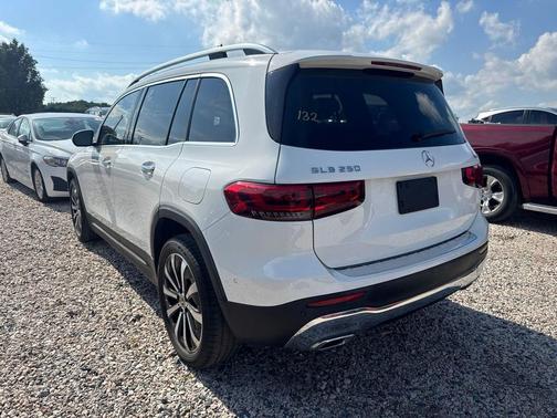 White 2022 Mercedes-Benz GLB 250 4MATIC