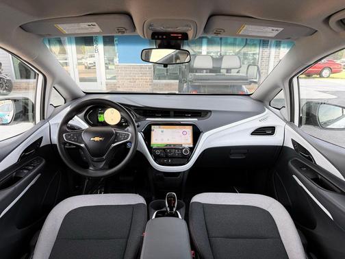 Summit White 2018 Chevrolet Bolt EV LT