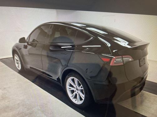 2024 Tesla Model Y Long Range Dual Motor All-Wheel Drive